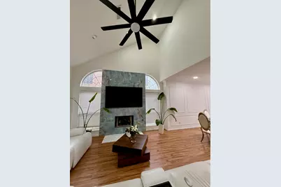 417 Moonlight Way, Irving, TX 75063 - Photo 2