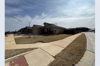 2400 Briarhurst Court, Denton, TX 76207 - Photo 2