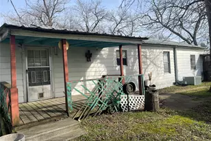 406 S Austin St, Wolfe City, TX 75496 - Photo 2