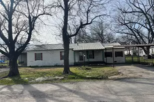 406 S Austin St, Wolfe City, TX 75496 - Photo 1