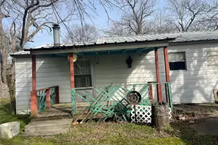 406 S Austin St, Wolfe City, TX 75496 - Photo 18