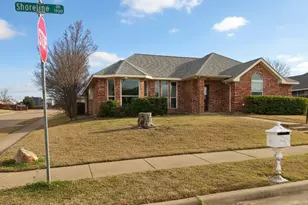 1923 Shoreline Dr, Mesquite, TX 75149 - Photo 2