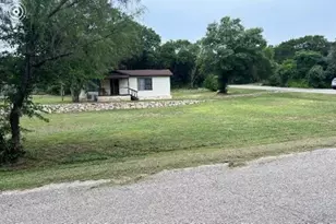 2605 Pinoak St, Granbury, TX 76048 - Photo 4