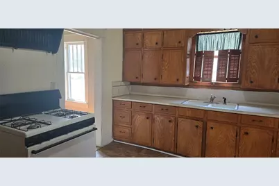 215 Bell Street, Gainesville, TX 76240 - Photo 24