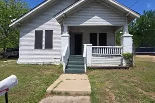 215 Bell St, Gainesville, TX 76240 - Photo 2