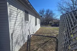 215 Bell St, Gainesville, TX 76240 - Photo 32