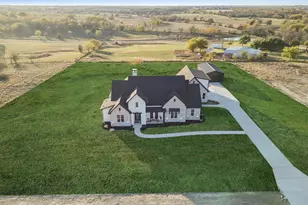 711 Hummingbird Ln, Justin, TX 76247 - Photo 1