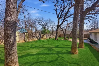 608 W Redbud Drive, Hurst, TX 76053 - Photo 24