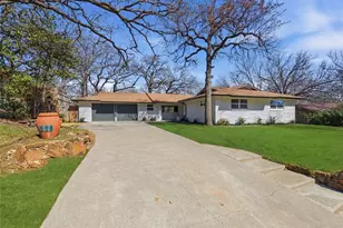 608 W Redbud Dr, Hurst, TX 76053 - Photo 26