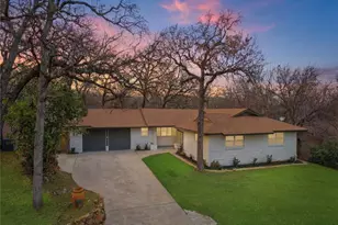 608 W Redbud Dr, Hurst, TX 76053 - Photo 1