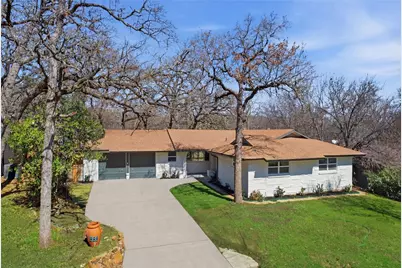 608 W Redbud Drive, Hurst, TX 76053 - Photo 2