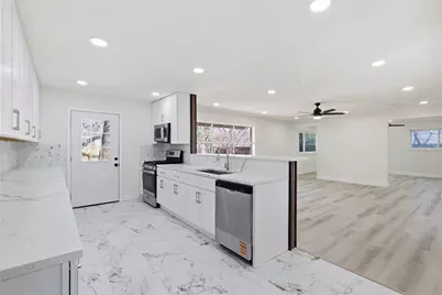 608 W Redbud Drive, Hurst, TX 76053 - Photo 10