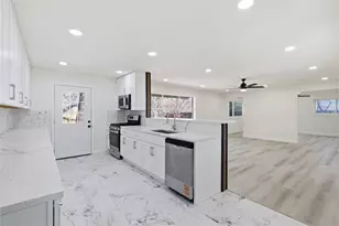 608 W Redbud Dr, Hurst, TX 76053 - Photo 10