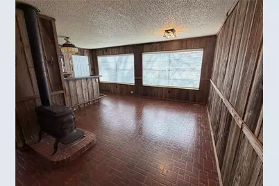 821 E Highway 199, Springtown, TX 76082 - Photo 14