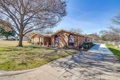 6304 Wakeland Court, Fort Worth, TX 76133 - Photo 2