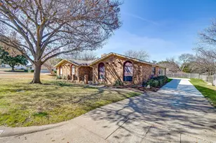 6304 Wakeland Ct, Fort Worth, TX 76133 - Photo 2