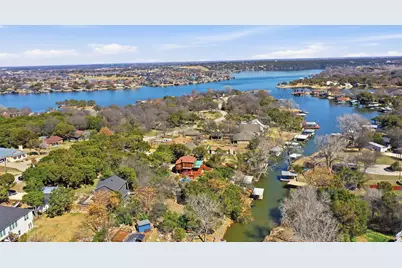 1205 Comanche Cove Drive, Granbury, TX 76048 - Photo 4