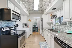 1205 Comanche Cove Dr, Granbury, TX 76048 - Photo 10