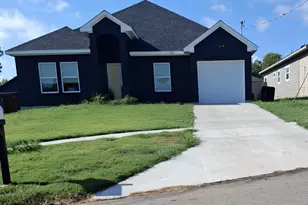 1401 Marshall St, Greenville, TX 75401 - Photo 1