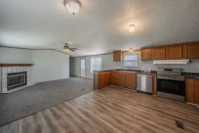 912 Skylark Drive, Granbury, TX 76049 - Photo 10