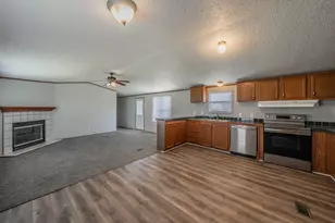 912 Skylark Dr, Granbury, TX 76049 - Photo 10