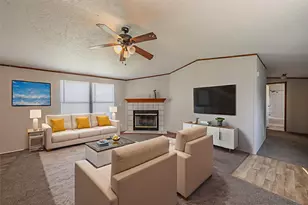 912 Skylark Dr, Granbury, TX 76049 - Photo 4