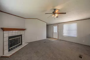 912 Skylark Dr, Granbury, TX 76049 - Photo 6