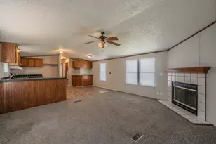 912 Skylark Dr, Granbury, TX 76049 - Photo 4