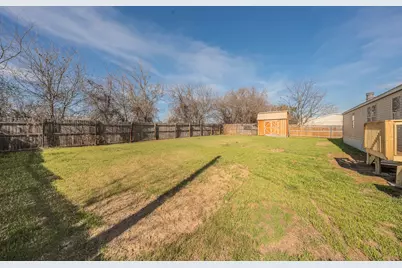 912 Skylark Drive, Granbury, TX 76049 - Photo 38