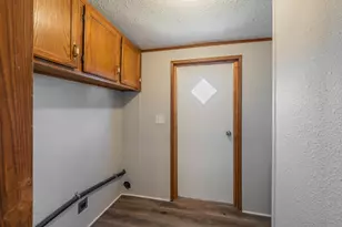 912 Skylark Dr, Granbury, TX 76049 - Photo 14