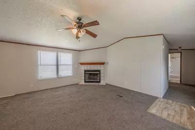 912 Skylark Drive, Granbury, TX 76049 - Photo 4