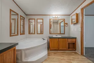 912 Skylark Dr, Granbury, TX 76049 - Photo 22