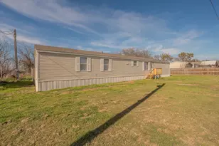 912 Skylark Dr, Granbury, TX 76049 - Photo 32