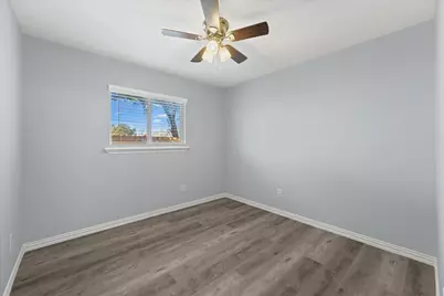 802 La Fiesta Drive, Grand Prairie, TX 75052 - Photo 12