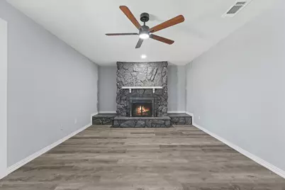 802 La Fiesta Drive, Grand Prairie, TX 75052 - Photo 6