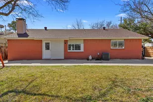 802 La Fiesta Dr, Grand Prairie, TX 75052 - Photo 18