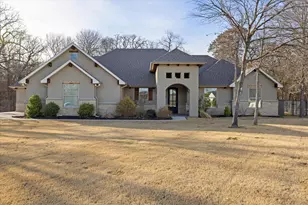 401 Acorn Trl, Granbury, TX 76049 - Photo 2