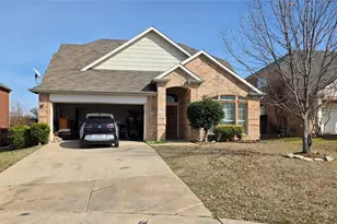 1724 Hidden Brook Dr, Grand Prairie, TX 75050 - Photo 2