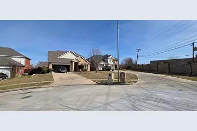 1724 Hidden Brook Drive, Grand Prairie, TX 75050 - Photo 4