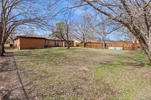 1204 Elmwood St, Gainesville, TX 76240 - Photo 34