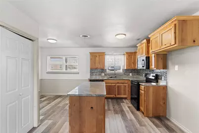 1204 Elmwood Street, Gainesville, TX 76240 - Photo 12