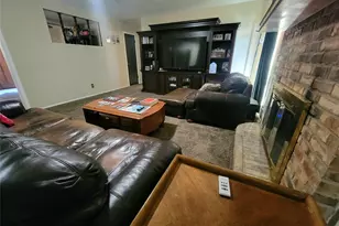 603 W 12th St, Clarksville, TX 75426 - Photo 2