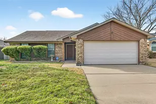 424 Benjamin Ln, Arlington, TX 76002 - Photo 1