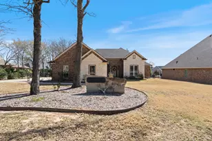 101 Lighthouse Ln, Mabank, TX 75143 - Photo 1