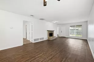 2728 Westchester Dr, Arlington, TX 76015 - Photo 2