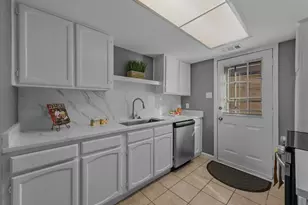 74 E Mountain Creek Ct, Grand Prairie, TX 75052 - Photo 10
