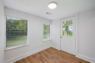 906 E Houston St, Sherman, TX 75092 - Photo 2