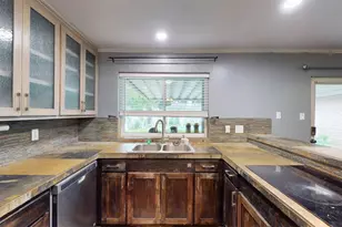 113 E Ave C, Waxahachie, TX 75165 - Photo 8