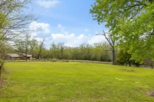 595 County Rd 45300, Powderly, TX 75473 - Photo 16