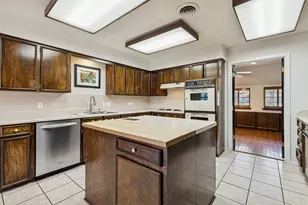 1717 Live Oak Dr, Irving, TX 75061 - Photo 10